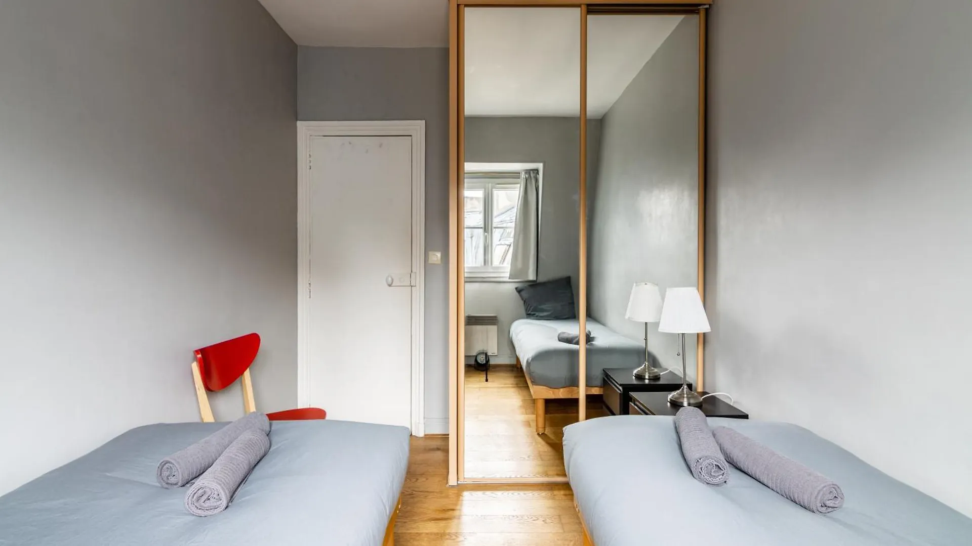 Luxurious 2 Bedroom Tour Eiffel Bourdonnais Free Netflix París