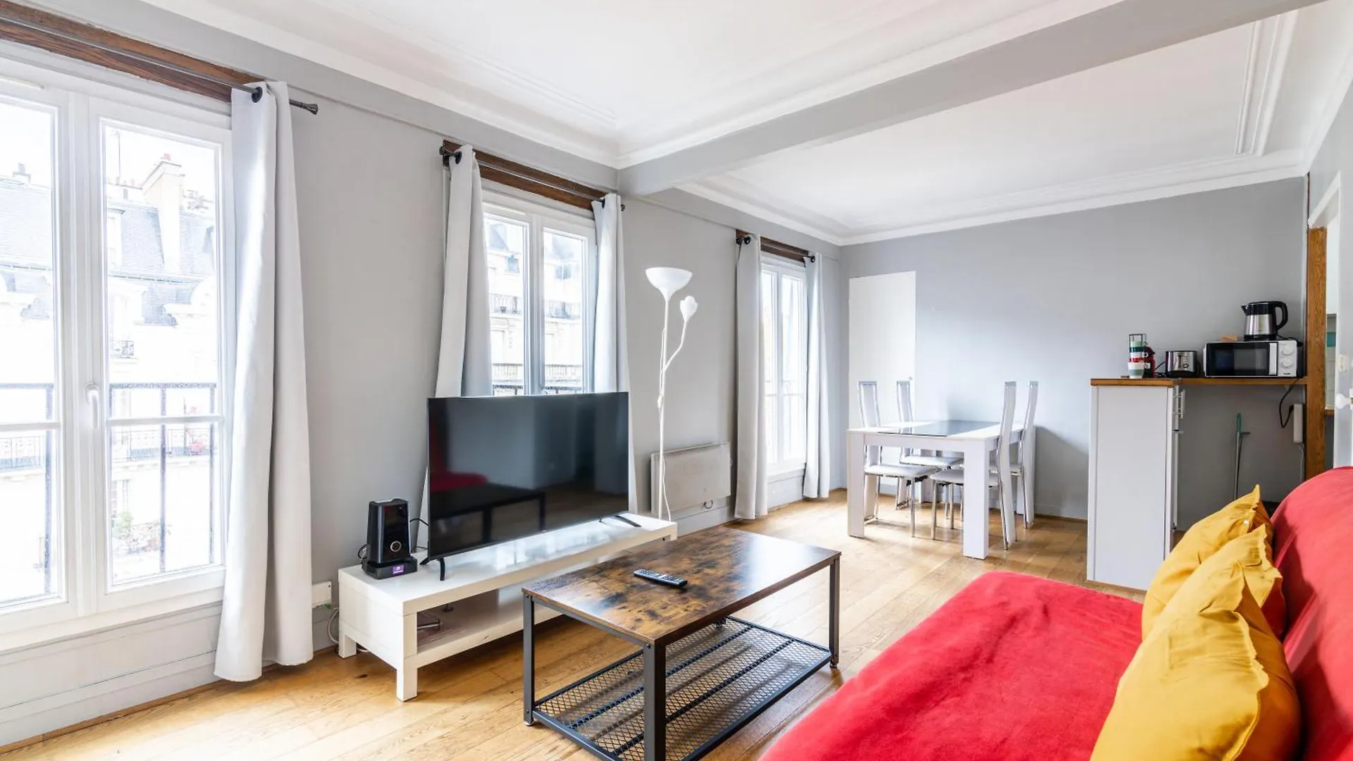 Luxurious 2 Bedroom Tour Eiffel Bourdonnais Free Netflix